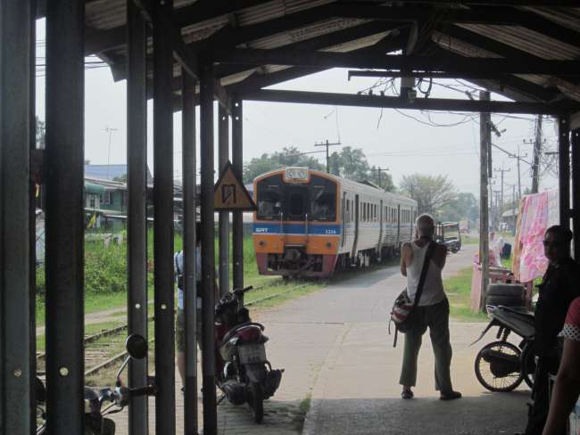 Zugfahrt nach Samut Songkran
