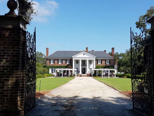 A trip to my desired destination Boone Hall: Film setting for 'Fackeln im Sturm' and active working plantation
