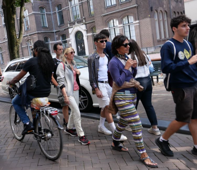 Touristen und Fahrräder 