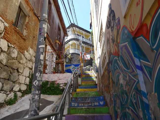 Bemalter Treppenaufgang in Valparaiso