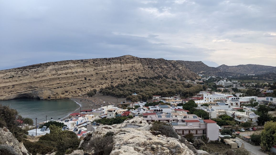 Blick auf Matala und die Höhlen