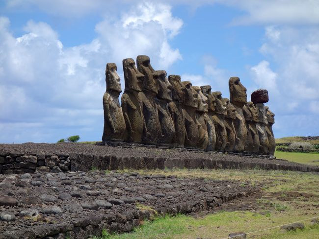 Ahu Tongariki mit 15 Moai