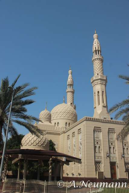 Jumeirah Mosque and Dubai Aquarium