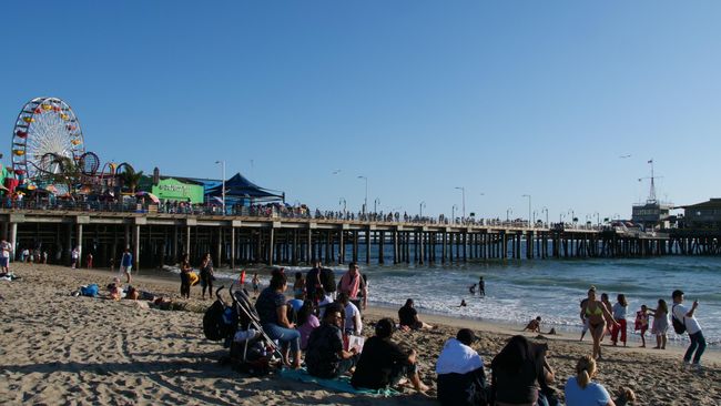 Blick vom Santa Monica Beach auf die Pier