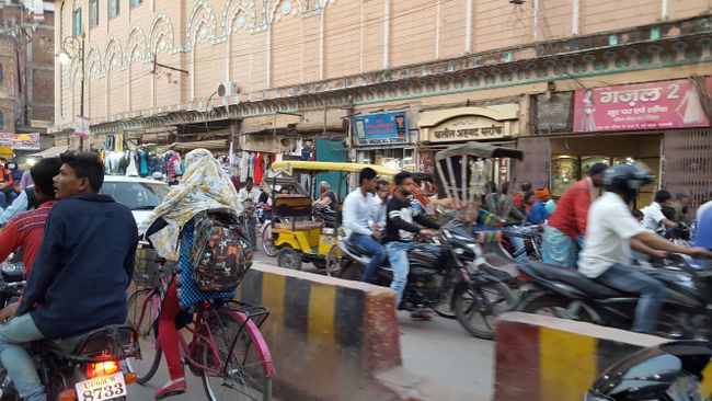 Straßenchaos in Varanasi