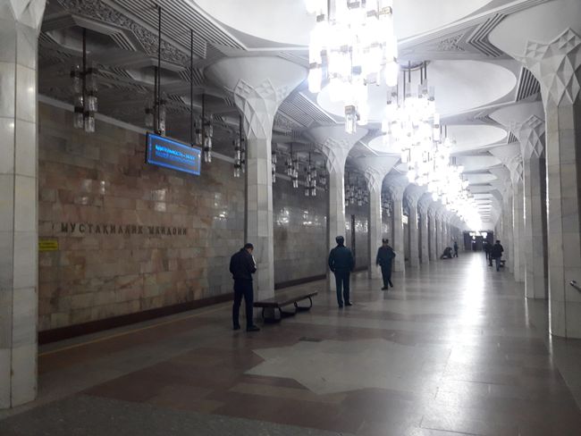 Mustakillik metro station