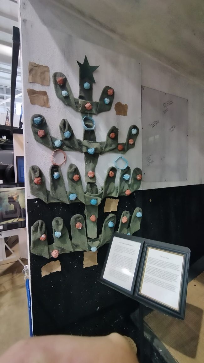 Der gebastelte Xmas Tree von gefangenen Soldaten in Vietnamkrieg
