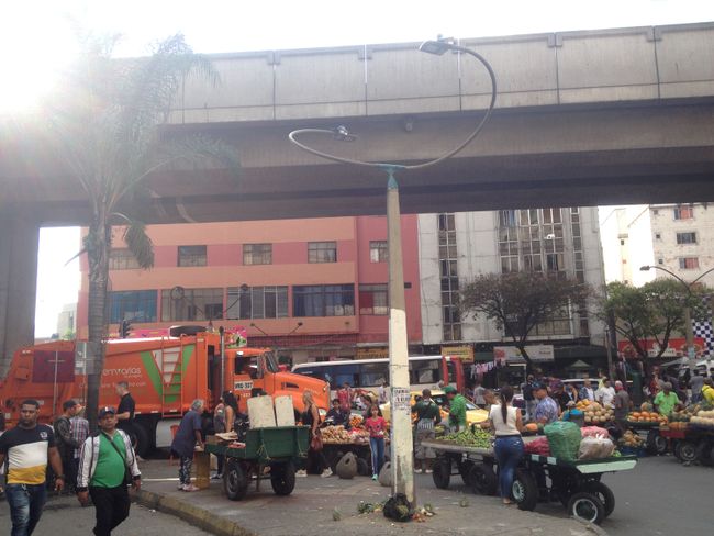 Medellin 2019: Metro, Müllabfuhr, Markttreiben