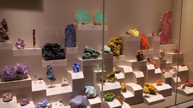 National Museum of Natural History - rainbow of stones
