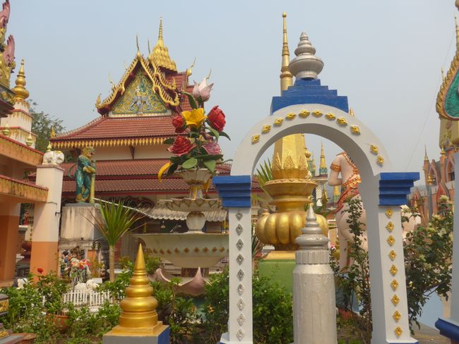 Chiang Rai - weißer Tempel und schwarzes Haus (Thailand Teil 10)