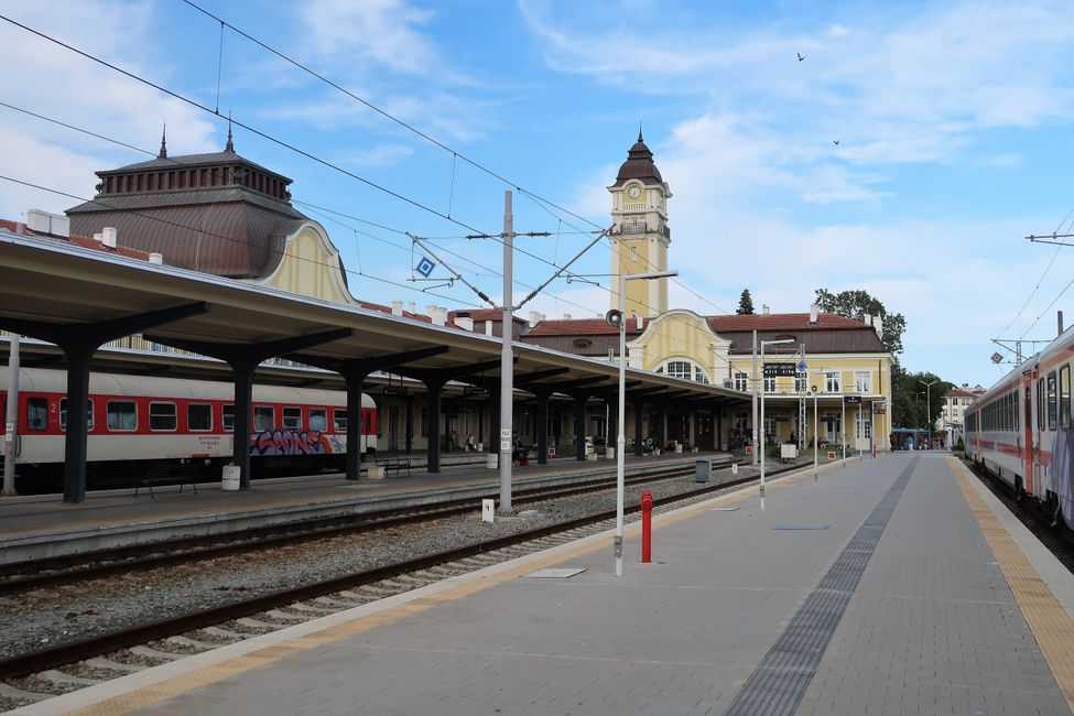 Stilvoll der Bahnhof von Burgas.