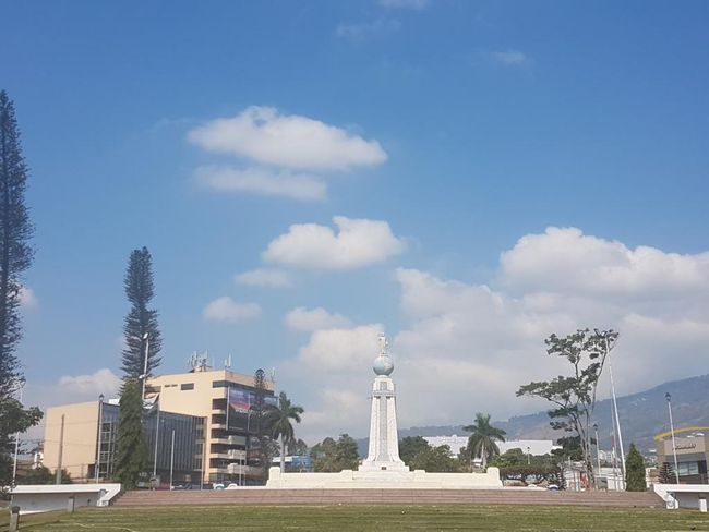San Salvador, Monument al Salvador del Mundo