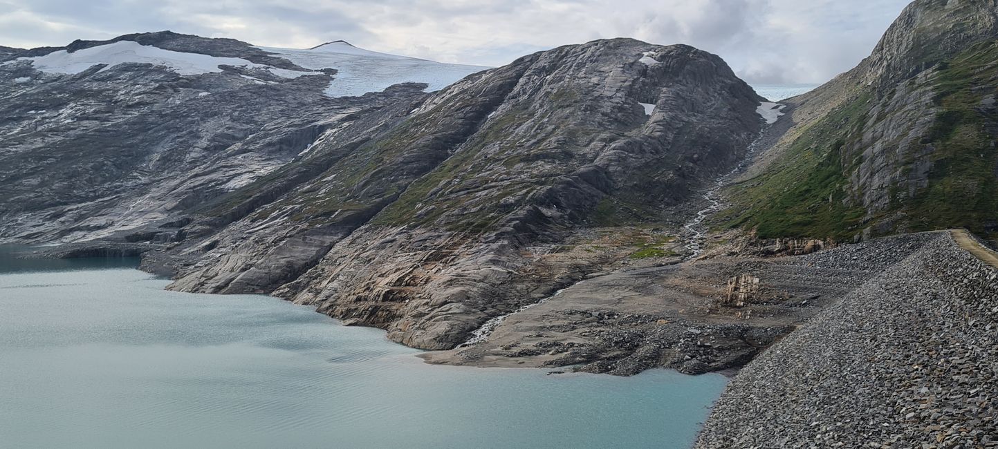 The mountains around Lake Fykanvatnet with the dam wall (on the right in the picture)
