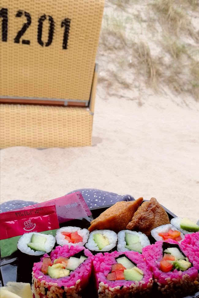 Sushi from Feinkost Meyer on the beach 🤩