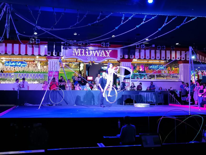 Kurze Akrobatikshow im Circus Circus