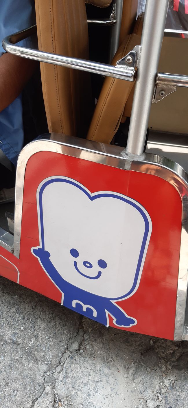 The electric TukTuks in Thailand can be recognized by the tooth symbol - Why?