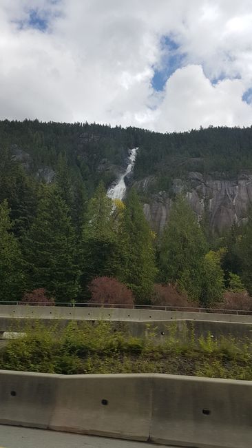  Wasserfall auf dem Weg nach Vancouver