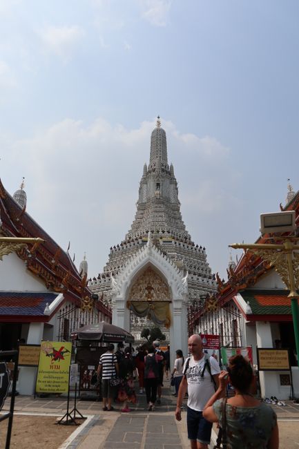 Wat Arun from the outside.