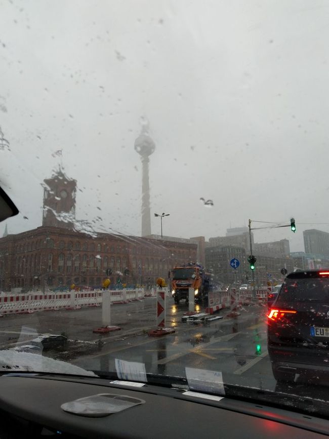 Snow and fog everywhere you look in Berlin