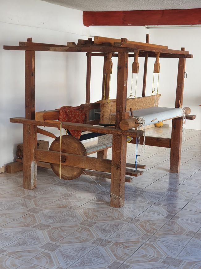 The wooden loom in Chrispi's house