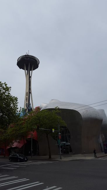 Seattle - Space Needle & Museum of Pop Culture