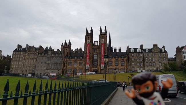 Die Altstadt von Edinburgh mit der Assembly Hall