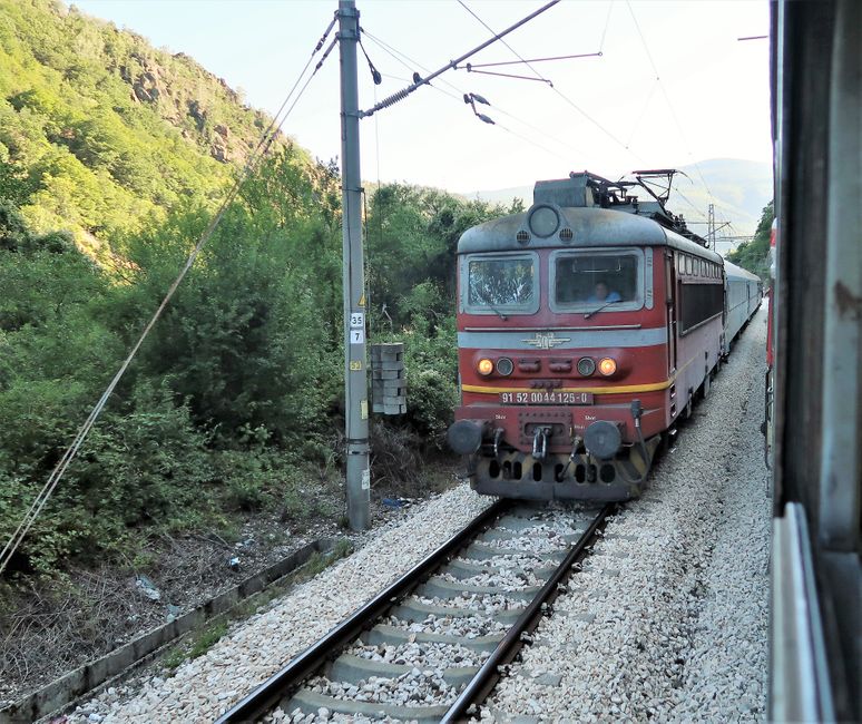BULGARIEN, Teil 8: Zugfahren in Bulgarien - ein Erlebnis der anderen Art . . .