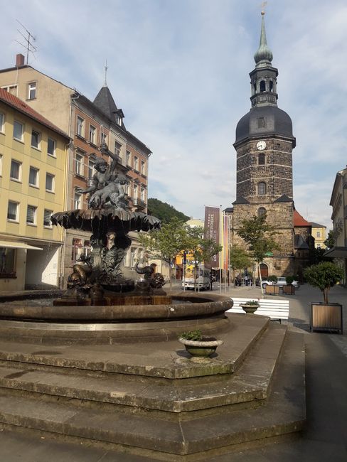 Marktplatz Bad Schandau mit Sendigbrunnen und St. Johanniskirche