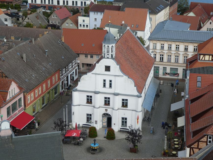 Blick auf das Rathaus vom Kirchturm St. Petri in Wolgast
