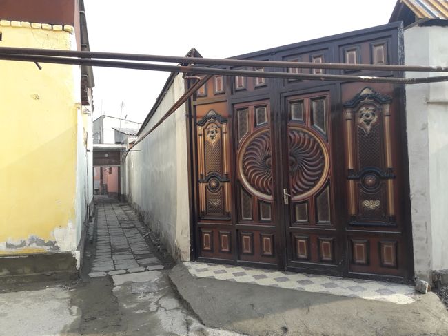 wide door, narrow alley