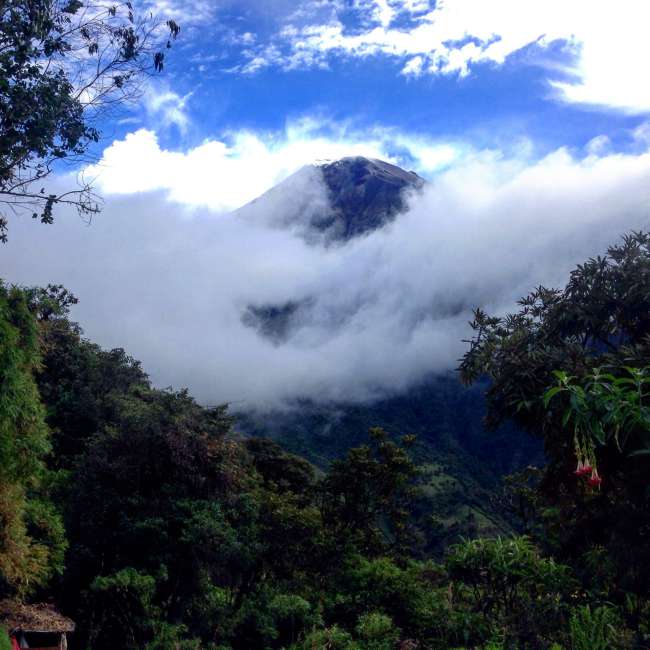 Vista desde el columpio en el volcán Tungurahua
