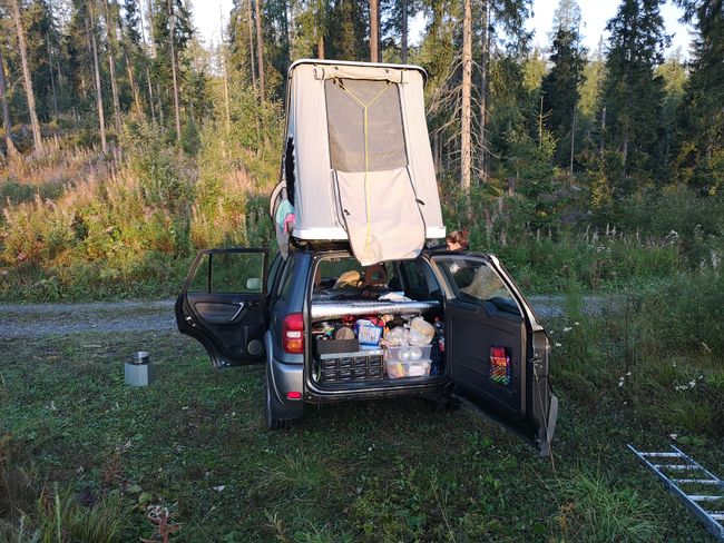 High Tatras: Willie fully loaded with the roof tent