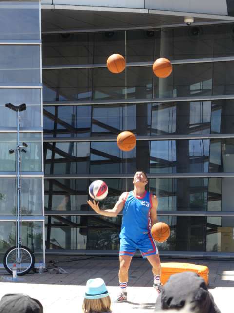 Juggling with 5 basketballs