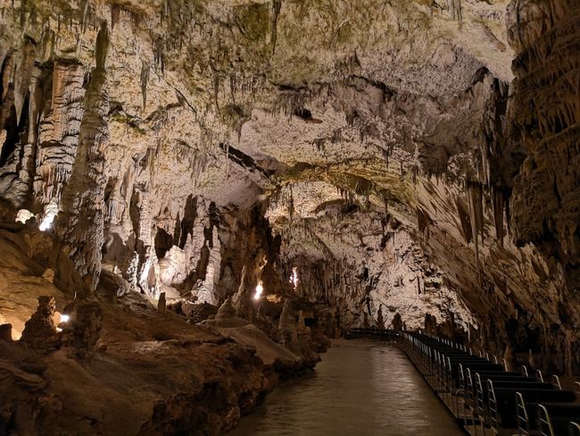 Postojna: die surreale Höhlenlandschaft
