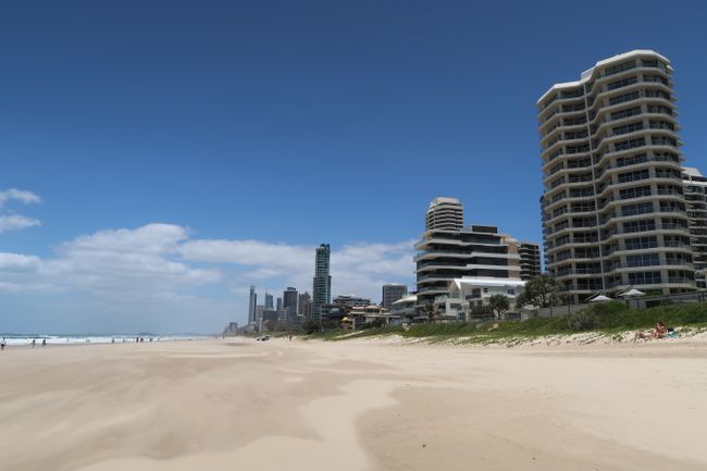 Die Stadt ragt bis an den Strand - Gold Coast!