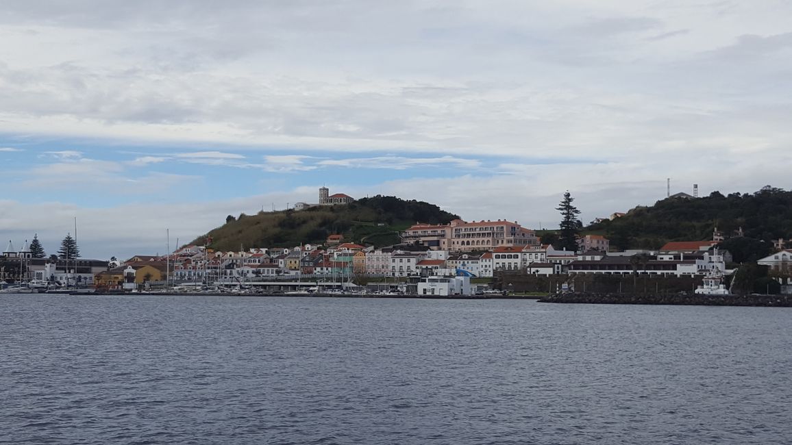 Horta's Hafen von der Pier