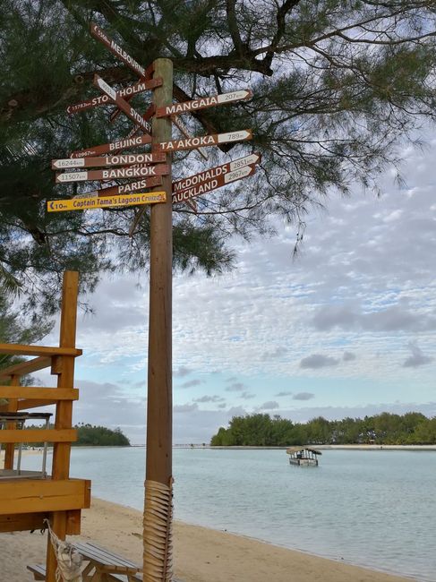 Cook Islands, Rarotonga, Muri Beach, far away from home and McDonald's