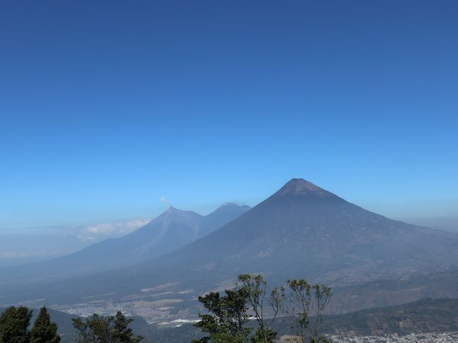 सक्रिय ज्वालामुखी पर मार्शमैलो भूनना :O (विश्व भ्रमण का 190वाँ दिन)