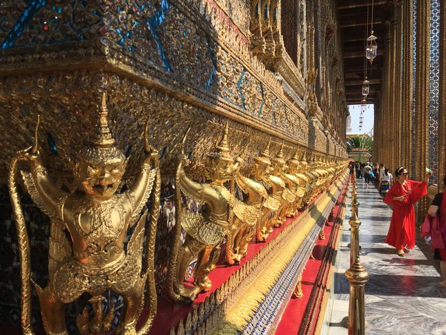 Visiting the Wat Phra Kaeo Royal Palace
