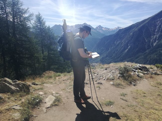 Jörg studying the hiking guide