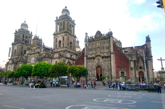 Die Kathedrale auf dem Hauptplatz - in Mexiko heißen die Zócalo. 