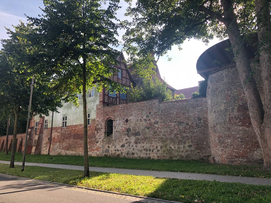 Die alte Stadtmauer neu aufgearbeitet.