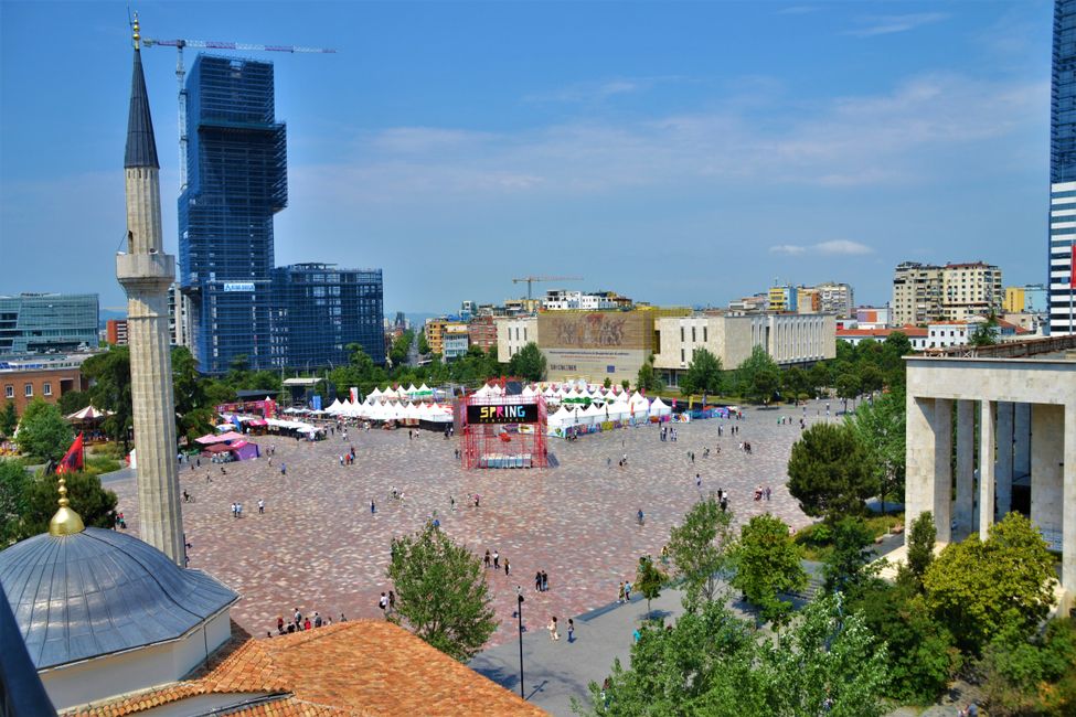 Der Skanderbeg-Platz war früher ein 4-spuriger Kreisel.