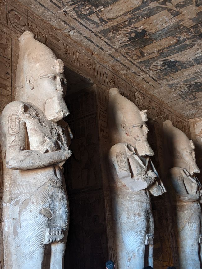 Antechamber with statues of Ramses II
