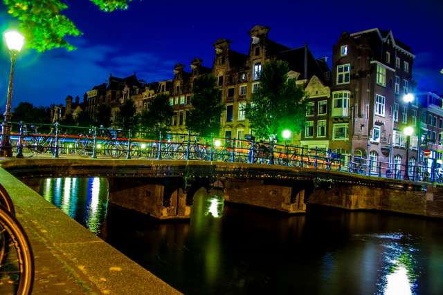 Amsterdam Grachten bei Nacht