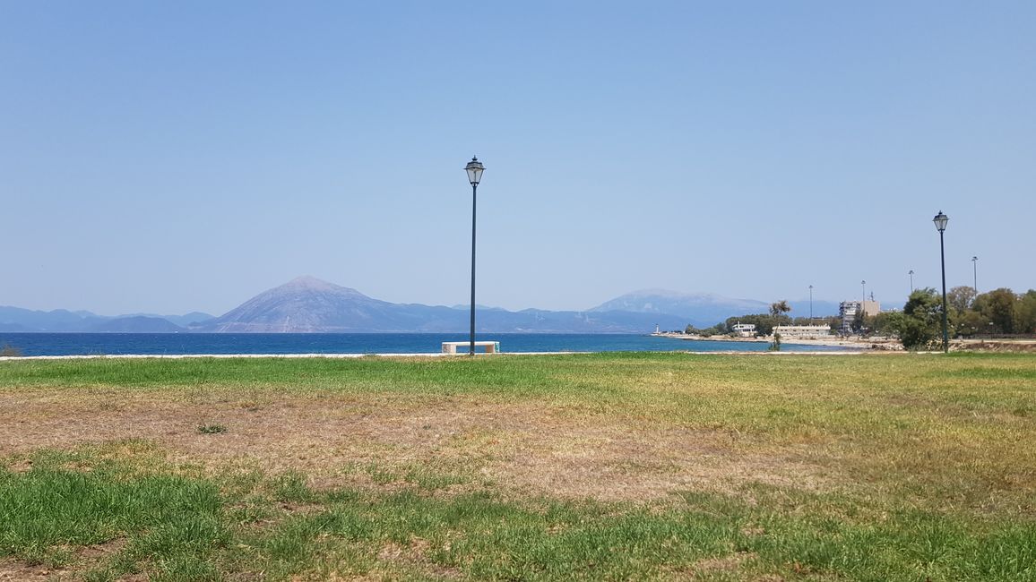Ausruhen im Park am Hafen von Patras