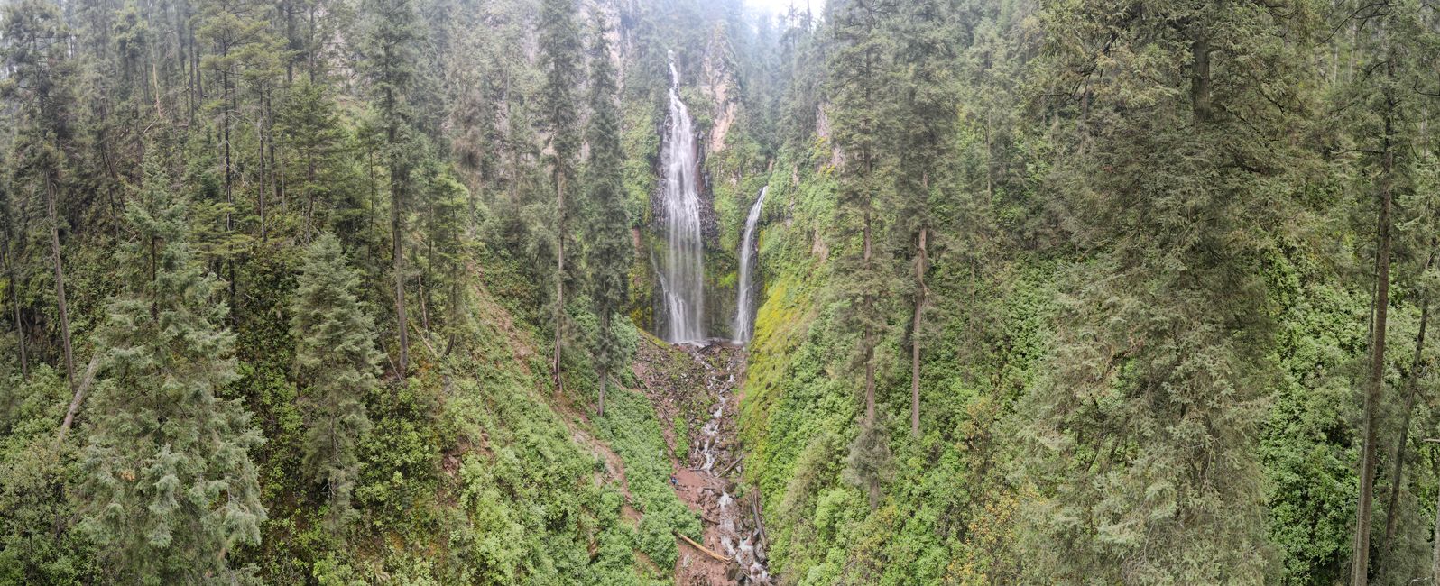 to the waterfall Cascada de los Diamantes