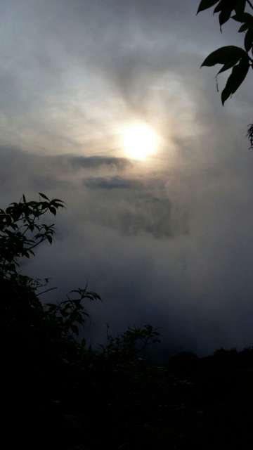 Sonne im Nebel auf dem Adams Peak