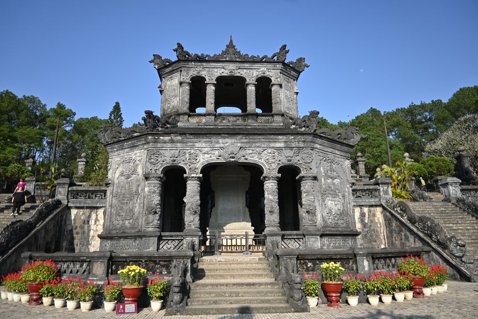 Stelengebäude am Grabmal des  Khai Dinh