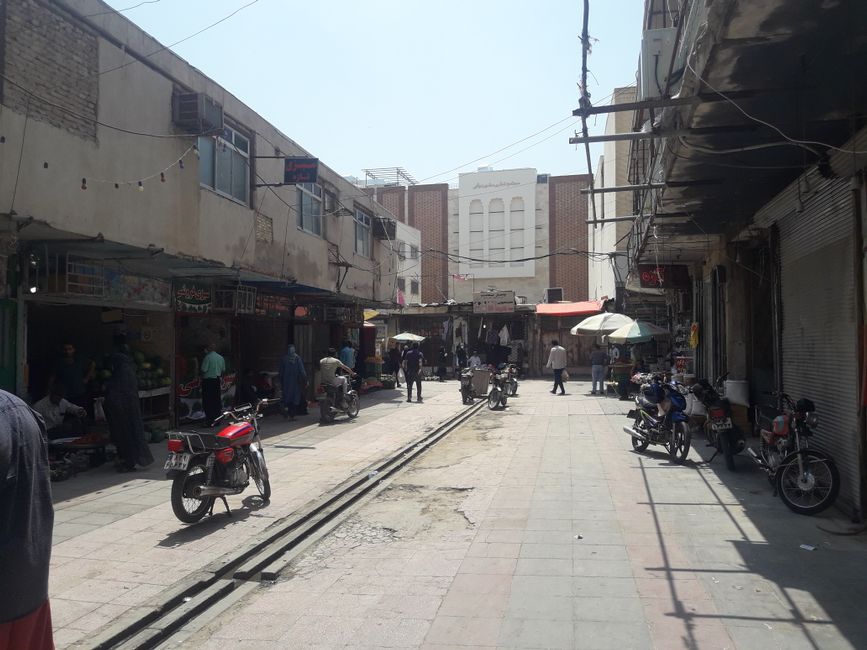 Small market in Bandar Abbas